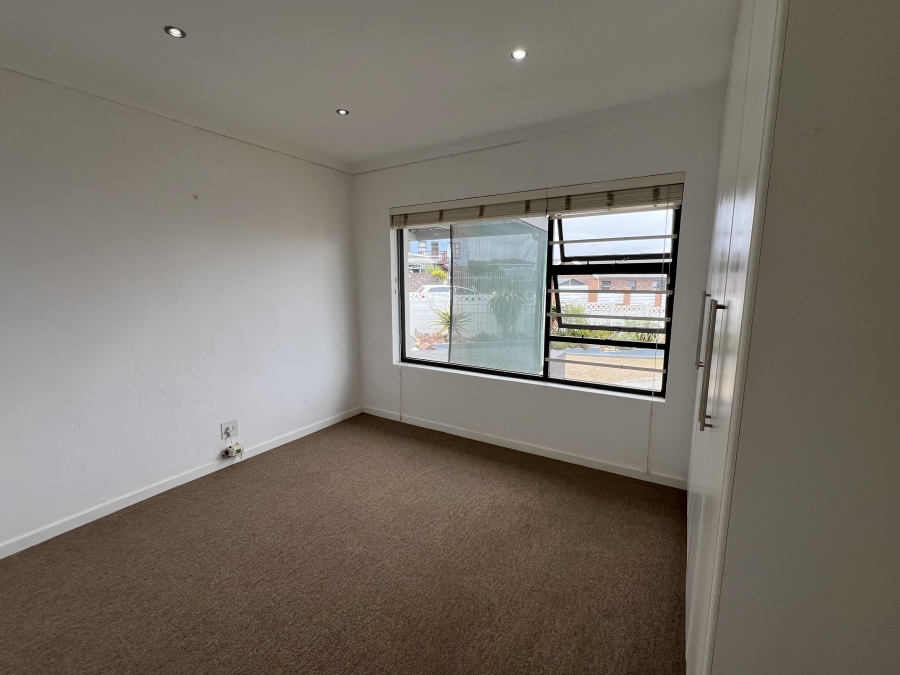 2 Bedroom Property for Sale in Wavecrest Eastern Cape